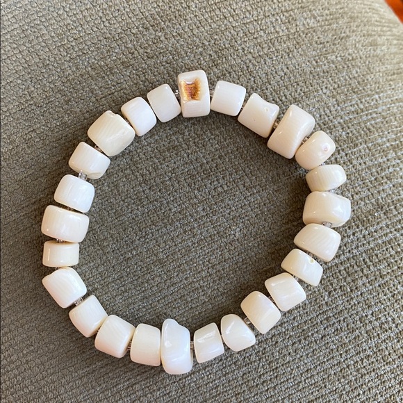 Silpada Bamboo Coral Stretch Bracelet
SINGLE and ready to Mingle! - Picture 4 of 5